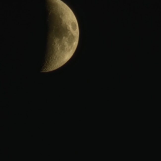 Zunehmender Mond bei Nacht